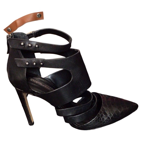 BCBGeneration Black Strappy Pointed Toe Heels size 7.5 - Picture 1 of 7